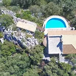 House On The Rocks